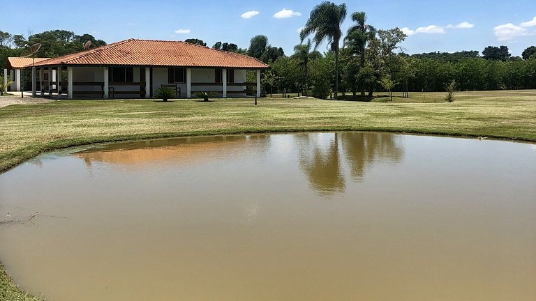 Sítio com Piscina e Área de Lazer Completa